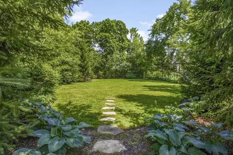Exterior - 110 E Sheridan Rd, Lake Bluff, IL 60044 photo 3 of 8