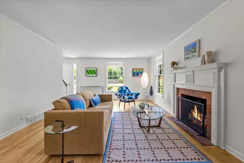 Living - 110 E Sheridan Rd, Lake Bluff, IL 60044 photo 4 of 6