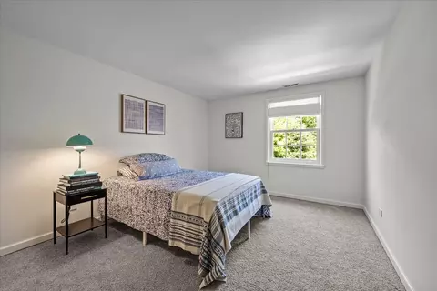 Bedroom - 110 E Sheridan Rd, Lake Bluff, IL 60044 photo 5 of 6