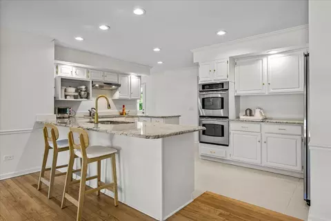 Kitchen - 110 E Sheridan Rd, Lake Bluff, IL 60044 photo 2 of 2