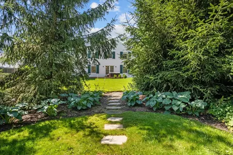 Exterior - 110 E Sheridan Rd, Lake Bluff, IL 60044 photo 4 of 8