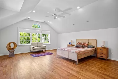Bedroom - 110 E Sheridan Rd, Lake Bluff, IL 60044 photo 1 of 6
