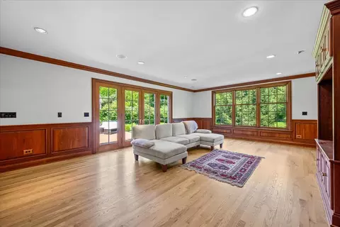 Living - 110 E Sheridan Rd, Lake Bluff, IL 60044 photo 5 of 6