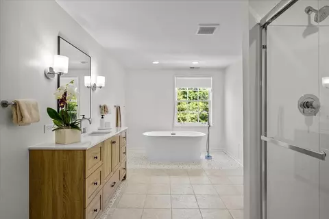 Bath - 110 E Sheridan Rd, Lake Bluff, IL 60044 photo 4 of 6