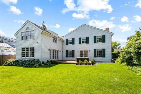 Exterior - 110 E Sheridan Rd, Lake Bluff, IL 60044 photo 6 of 8