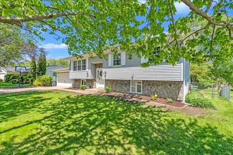 Exterior - 314 Crest Rd, Eldridge, IA 52748 photo 5 of 10