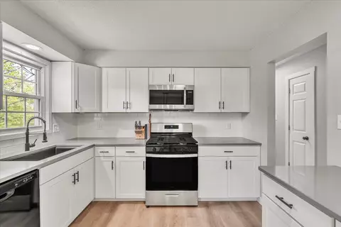 Kitchen - 314 Crest Rd, Eldridge, IA 52748 photo 4 of 4