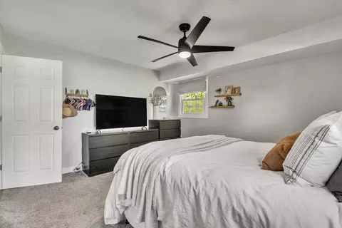 Bedroom - 314 Crest Rd, Eldridge, IA 52748 photo 4 of 8