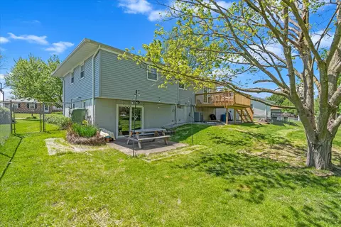 Exterior - 314 Crest Rd, Eldridge, IA 52748 photo 8 of 10