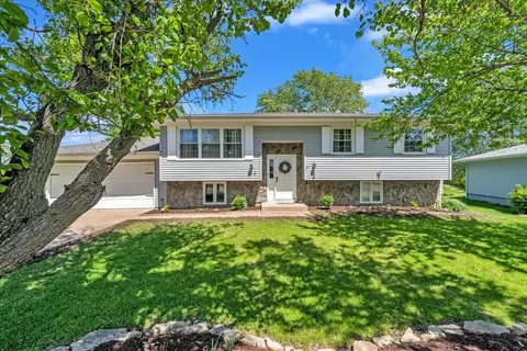 314 Crest Rd, Eldridge, IA 52748