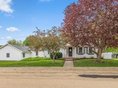 101 S Hickory St, Shannon, IL 61078