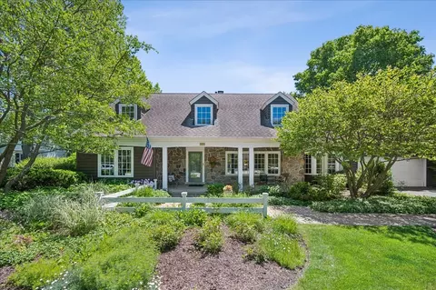 253 Summerfield Rd, Northbrook, IL 60062