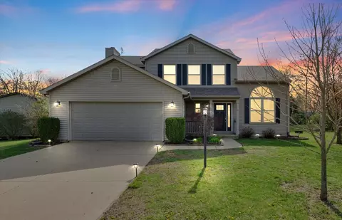 202 N Spruce Dr, Mahomet, IL 61853