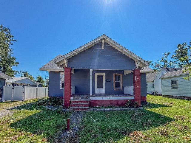 931 1st St, Charleston, IL 61920