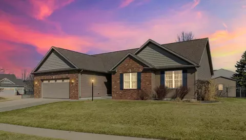 502 Elk Dr, Mahomet, IL 61853