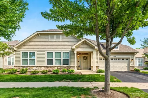 1850 Foxridge Ct, Aurora, IL 60502