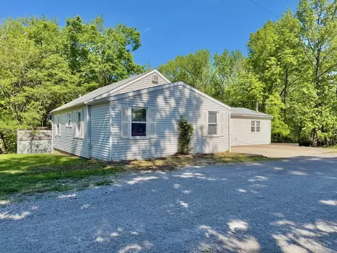 Exterior - 7 Lost Ranch Rd, Murphysboro, IL 62966 photo 6 of 8