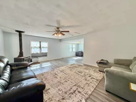 Living - 7 Lost Ranch Rd, Murphysboro, IL 62966 photo 5 of 6