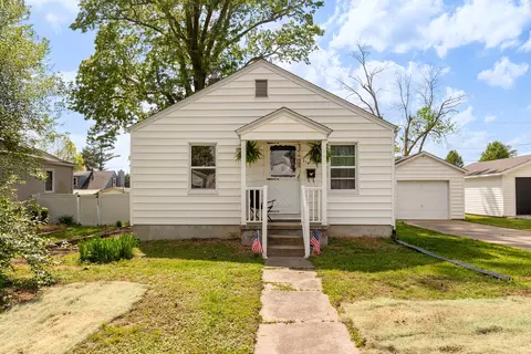 318 S 3rd St, Marion, IL 62959