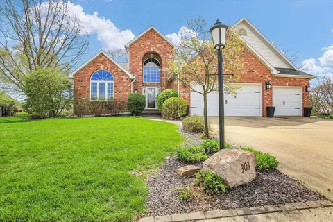303 Orchard Dr, Mahomet, IL 61853