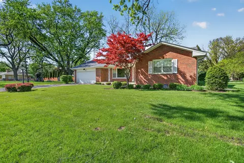2275 Garden Rd, Aurora, IL 60506