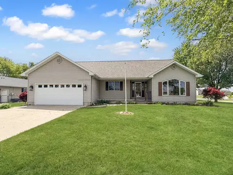 409 Betty Ct, Fisher, IL 61843
