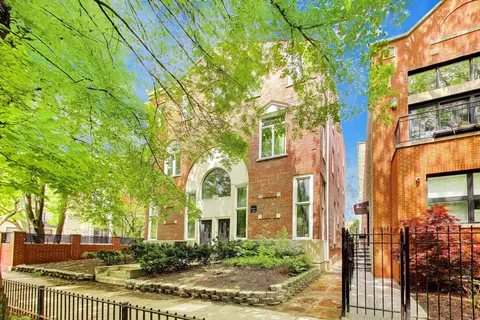 1050 W Webster Ave #2W, Chicago, IL 60614