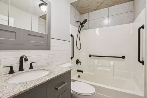 Bath - 402 Lily Ln, Lakemoor, IL 60051 photo 2 of 2