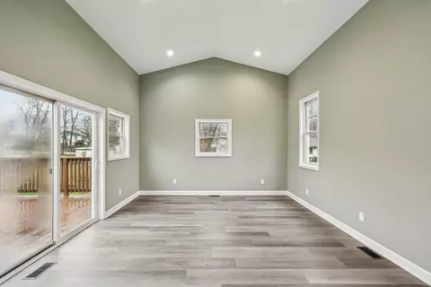 Living - 402 Lily Ln, Lakemoor, IL 60051 photo 6 of 7