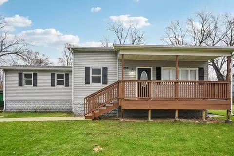 Exterior - 402 Lily Ln, Lakemoor, IL 60051 photo 3 of 7