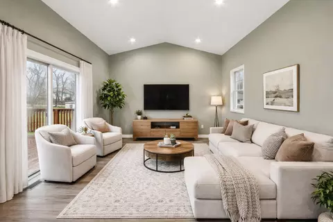 Living - 402 Lily Ln, Lakemoor, IL 60051 photo 5 of 7
