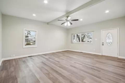 Living - 402 Lily Ln, Lakemoor, IL 60051 photo 2 of 7