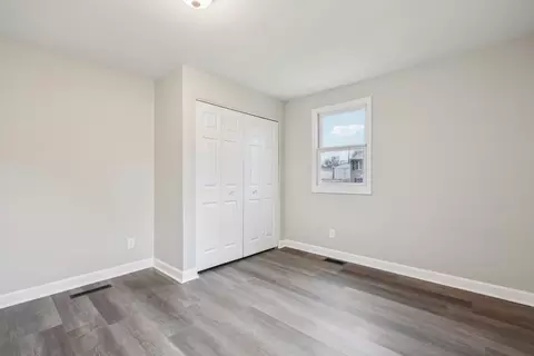 Bedroom - 402 Lily Ln, Lakemoor, IL 60051 photo 4 of 7