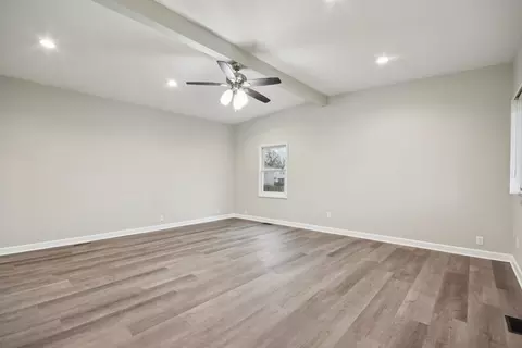 Living - 402 Lily Ln, Lakemoor, IL 60051 photo 4 of 7