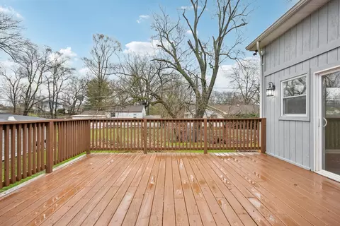 Exterior - 402 Lily Ln, Lakemoor, IL 60051 photo 6 of 7
