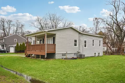 Exterior - 402 Lily Ln, Lakemoor, IL 60051 photo 2 of 7
