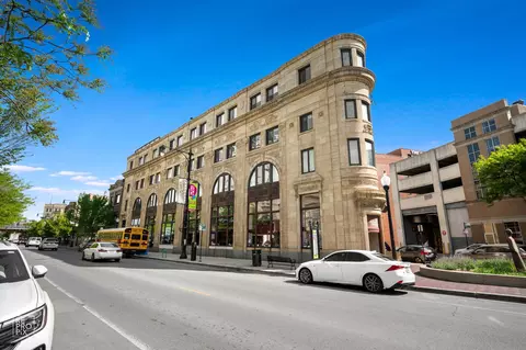 3325 N Lincoln Ave #302, Chicago, IL 60657