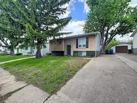 2324 W 59th St, Davenport, IA 52806