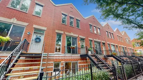 1523 W Henderson St #E, Chicago, IL 60657
