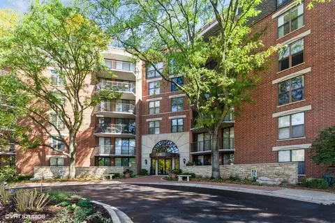 509 Aurora Ave #202, Naperville, IL 60540