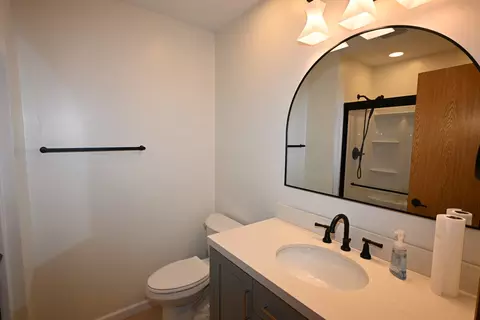 Bath - 49 E 6th St, El Paso, IL 61738 photo 1 of 6