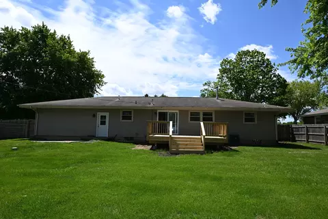 Exterior - 49 E 6th St, El Paso, IL 61738 photo 5 of 5