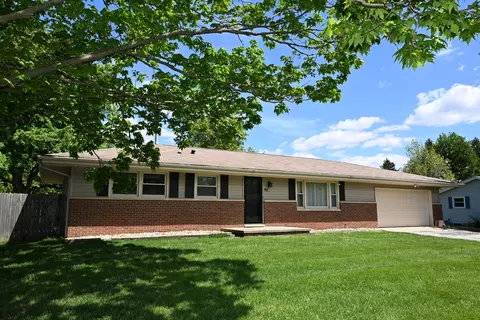 49 E 6th St, El Paso, IL 61738