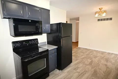 Kitchen - 49 E 6th St, El Paso, IL 61738 photo 3 of 4