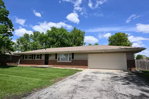 Exterior - 49 E 6th St, El Paso, IL 61738 photo 2 of 5