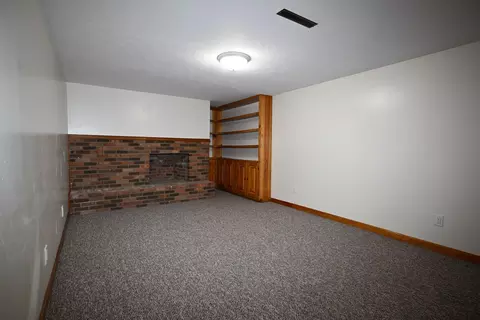 Living - 49 E 6th St, El Paso, IL 61738 photo 3 of 4