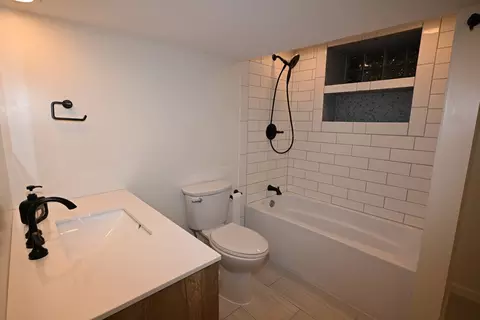 Bath - 49 E 6th St, El Paso, IL 61738 photo 4 of 6