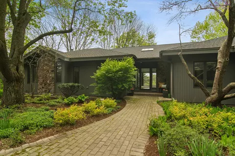 6734 Estate Ln, Long Grove, IL 60047