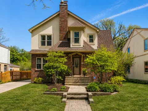 805 S Mitchell Ave, Arlington Heights, IL 60005