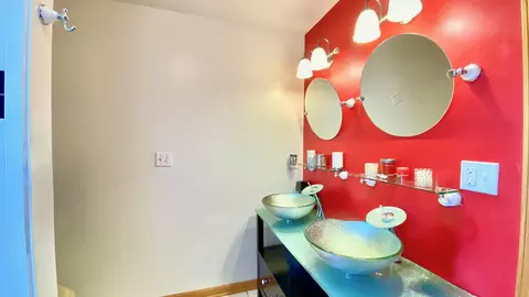 Bath - 1633 E 93rd St, Chicago, IL 60617 photo 3 of 4
